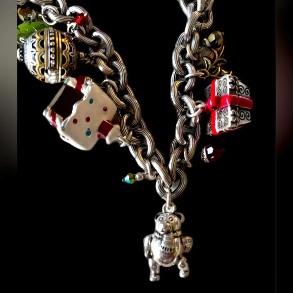 Brighton Holiday Frolic christmas bracelet with gift tin gingerbread house - Picture 7 of 8